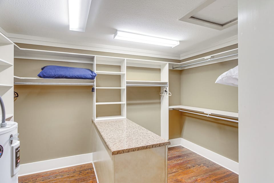 Walk-In Closet | Upper Level