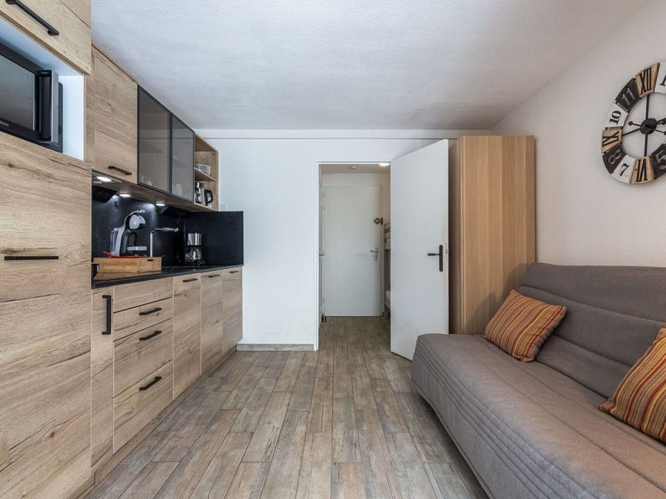 Cabinetry, Building, Wood, Flooring, Door, Comfort, Wood Stain, Living Room