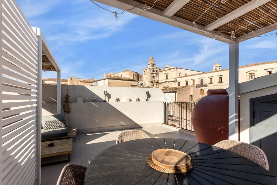 Balcony / Terrace / Patio