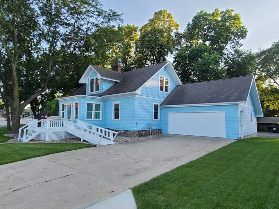 We are located along HWY 71 in Arnolds Park. The perfect but busy location. Walking distance to the main strip in Arnolds Park. Parking available in the back.