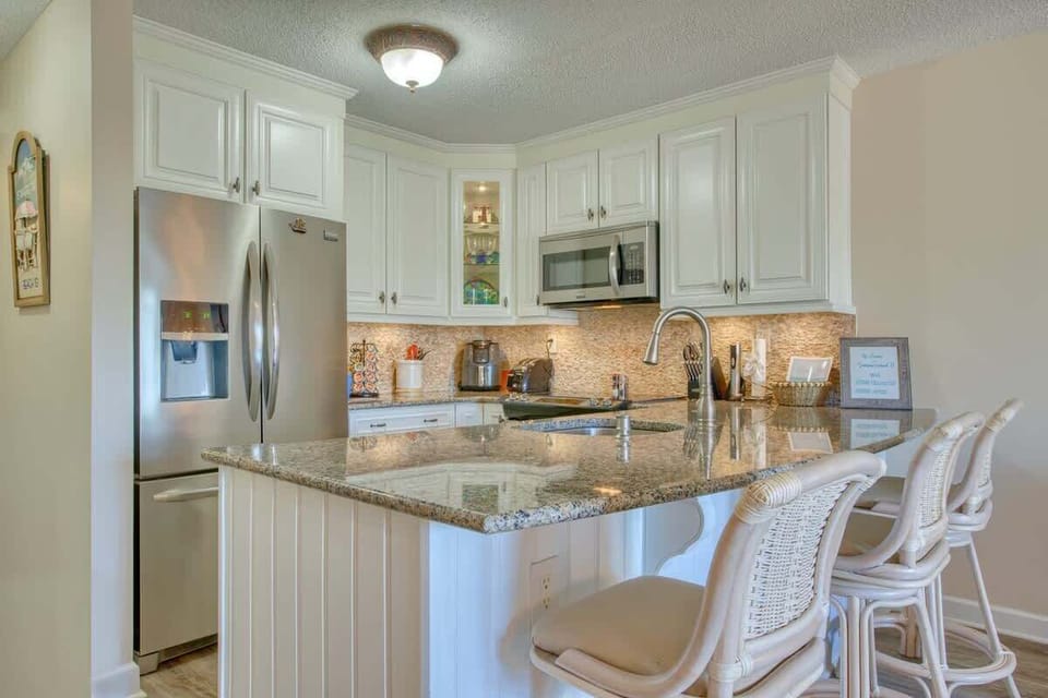 Upgraded Kitchen with Granite and Stainless