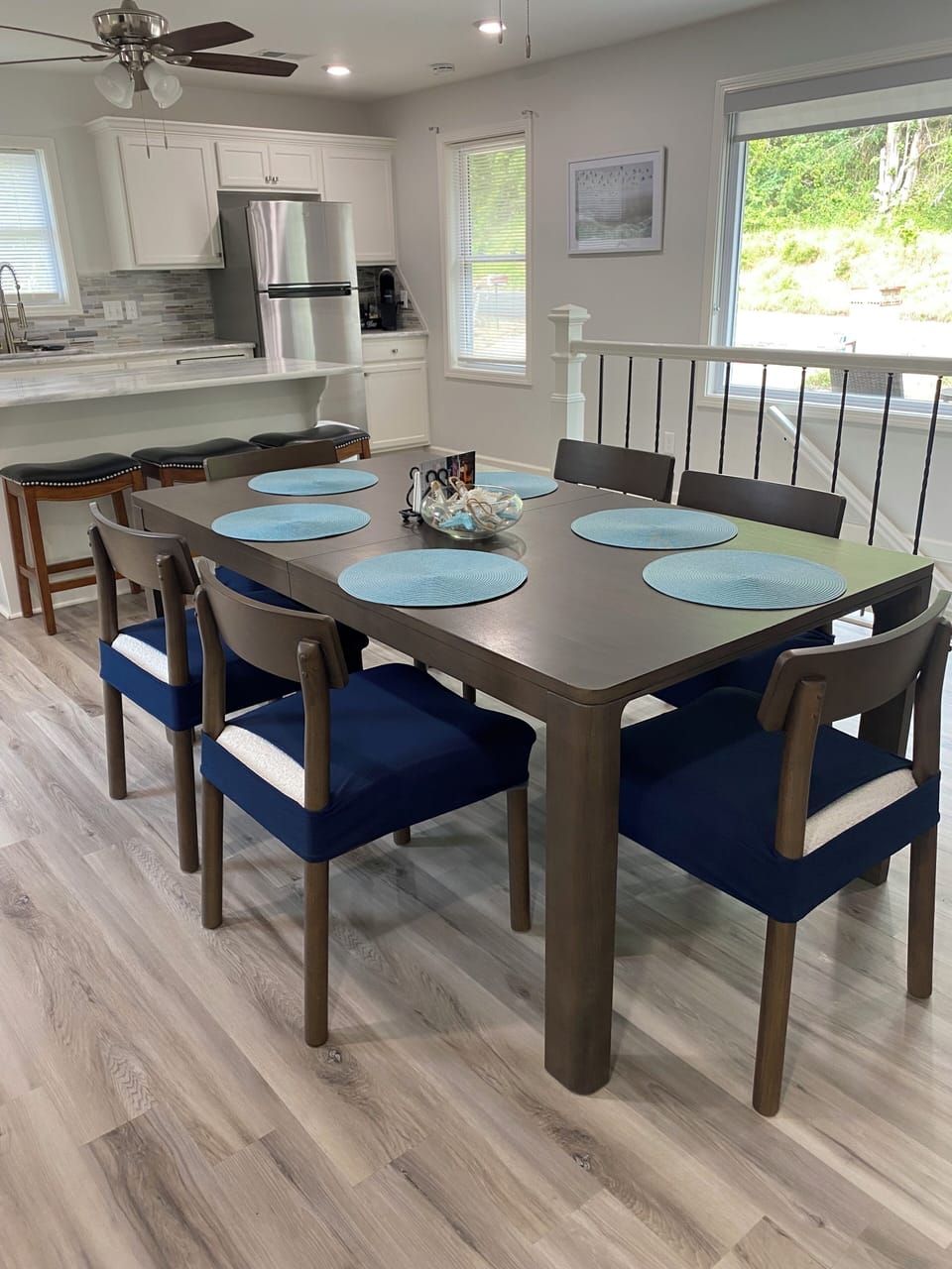 Plenty of room to eat. 