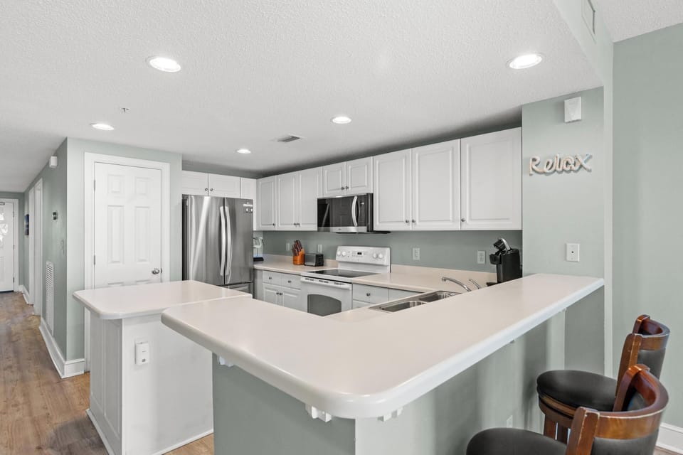 Kitchen with Breakfast Bar
