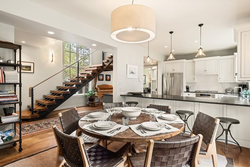 Cozy dining area cushioned between the kitchen and living room