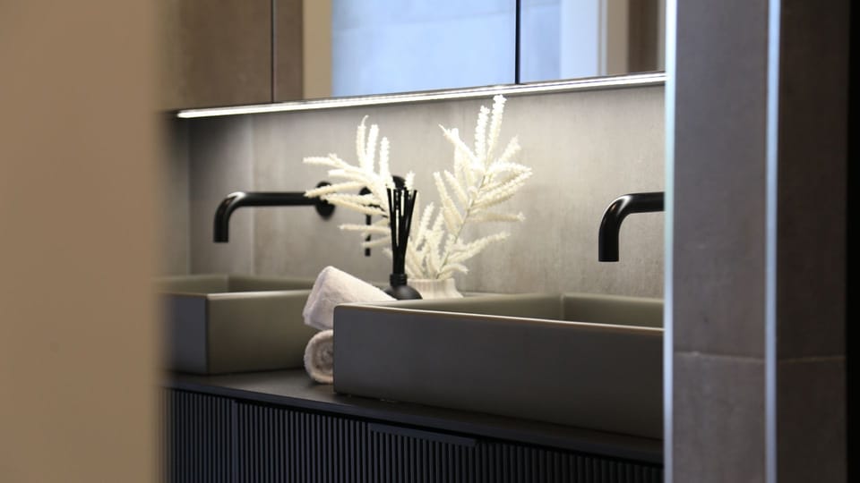 Blackwood Manor | Bathroom | Shower | Linen included