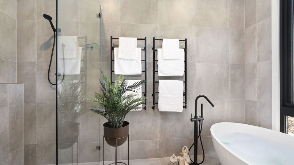 Blackwood Manor | Bathroom | Bath | Shower | Hair dryer
