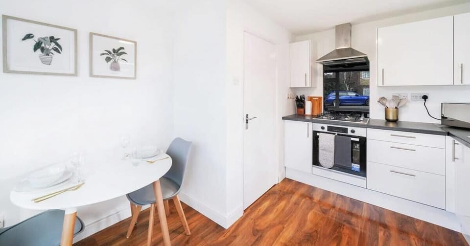 OPEN PLAN LAYOUT IS GREAT FOR QUALITY TIME