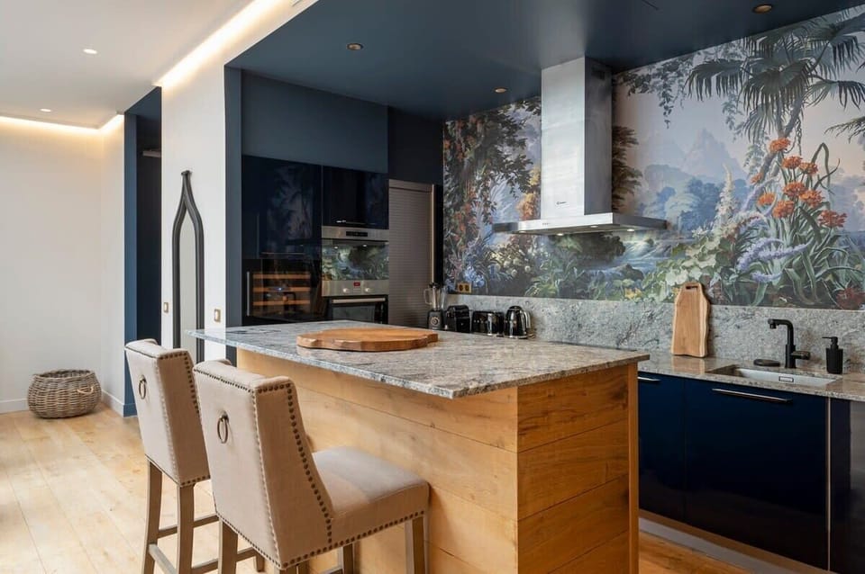 Vue de la cuisine et de l'îlot