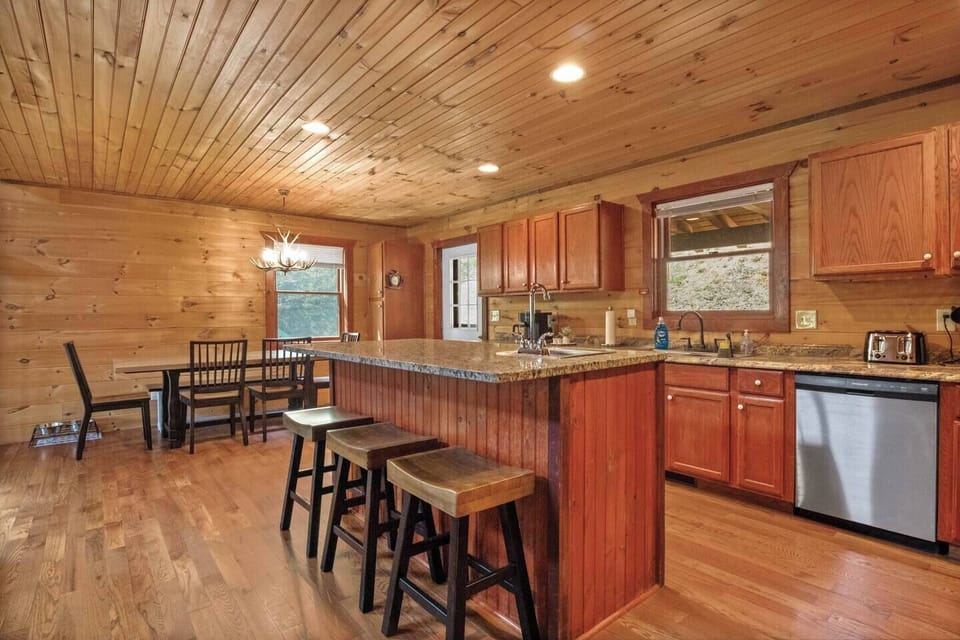 Full kitchen with all the essentials if you decide to cook