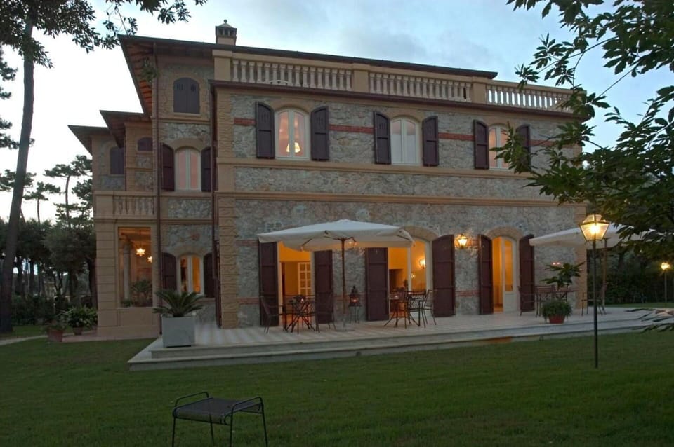 Activities, Amenities, Balcony / Terrace / Patio, Building Exterior, Facilities, Food, Main Entrance, Spring, Summer, Wellness