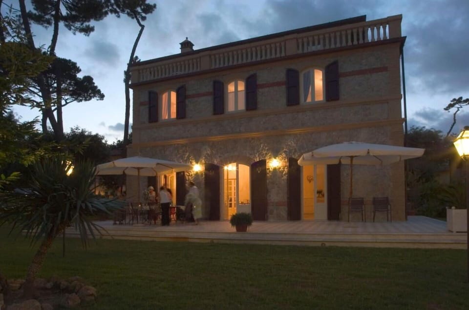 Activities, Amenities, Balcony / Terrace / Patio, Building Exterior, Facilities, Food, Main Entrance, Spring, Summer, Wellness