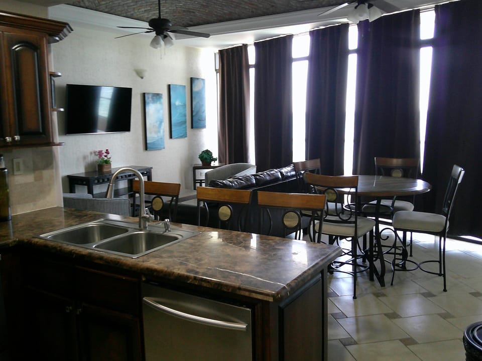 Kitchen. Dining