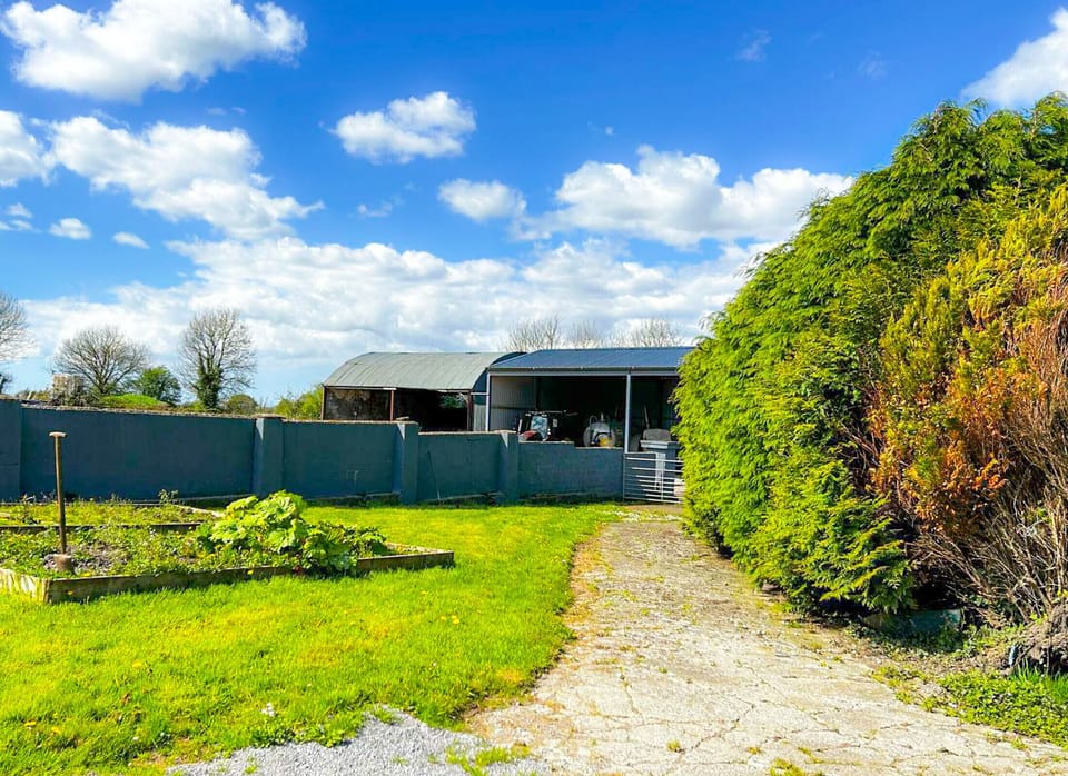 Garden Lisheenbawn Farranfore Farmhouse Co. Kerry - Farmhouse available Co. Kerry Ireland