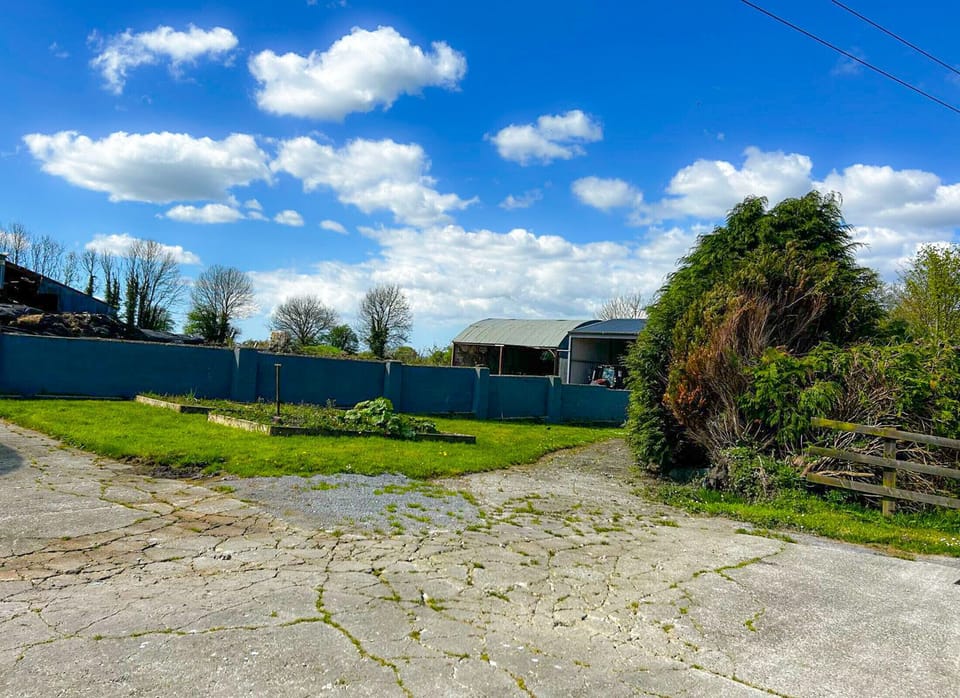 Garden Lisheenbawn Farranfore Farmhouse Co. Kerry - Farmhouse available Co. Kerry Ireland