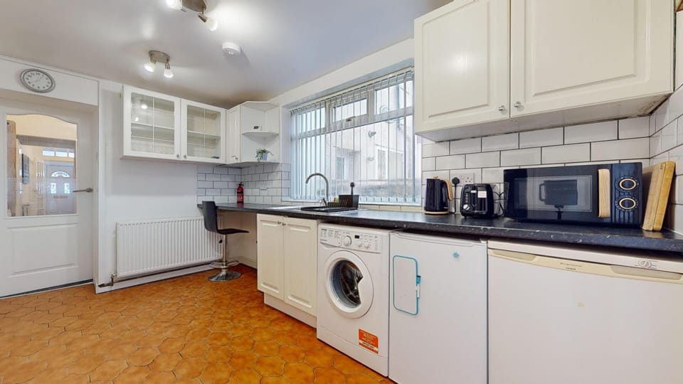 Microwave, toaster kettle, fridge, freezer and washing machine on hand for you.