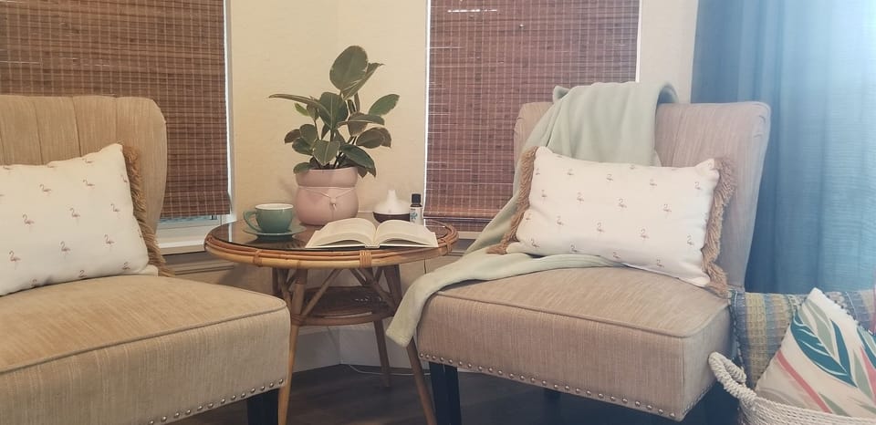 Coffee lounge/reading nook/bistro. 