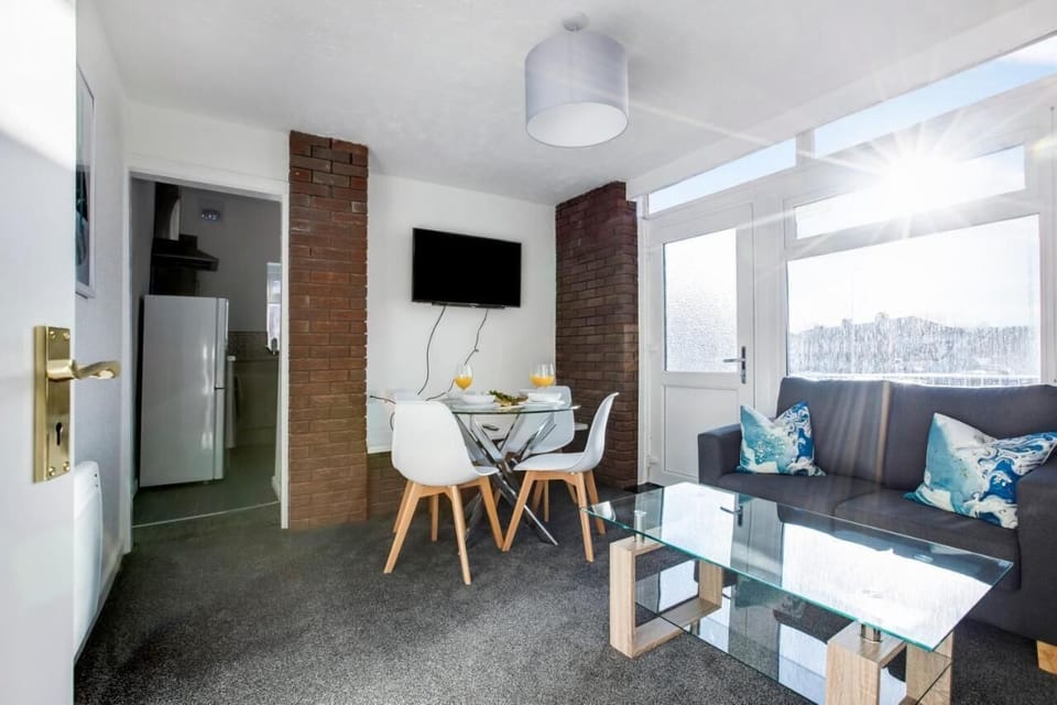 Apt 2