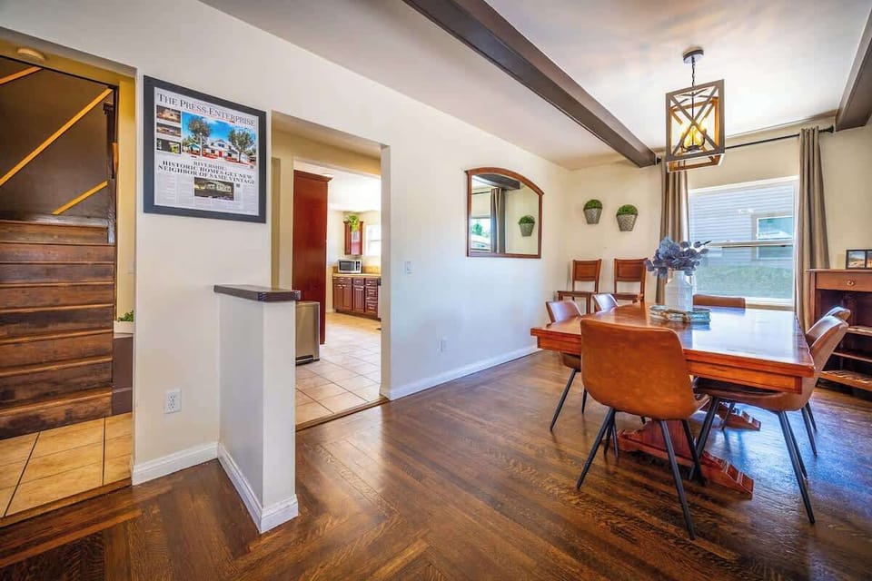 Dining Room: Delight in meals under warm lighting with a stylish table and charming decor!