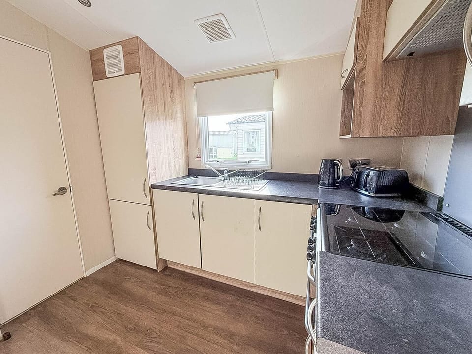 Enjoy the flexibility of last minute holidays UK at Broadland Sands Holiday Park, where you can relax in a caravan with a cosy kitchen area and visit nearby attractions like the Sea Life Centre Great Yarmouth.