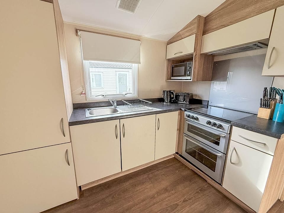 Explore the best of Great Yarmouth and Lowestoft UK with a holiday at Broadland Sands Holiday Park, perfect for family caravan holidays with its convenient kitchen area and proximity to local attractions.