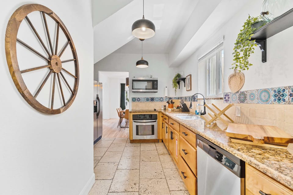 Full kitchen
