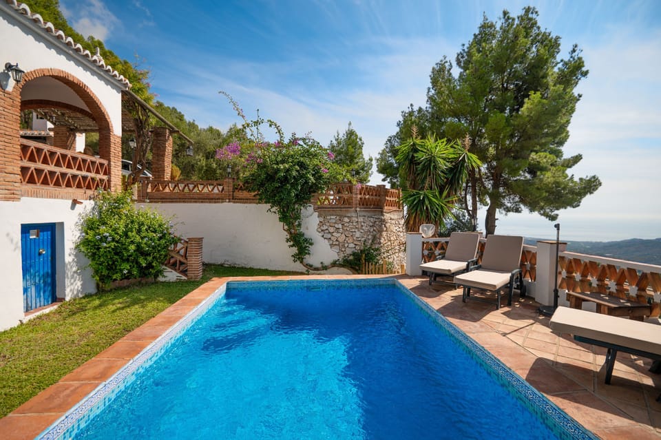 Cortijo Fernando %2D Beautiful and traditional %2D pool area