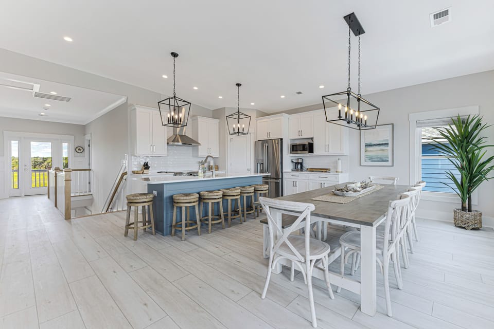 Large dining table - seating for 10 and an additional 6 bar stools - Ocean Views