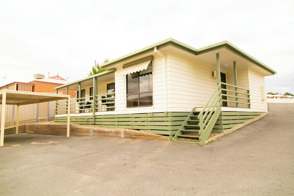 House with carport