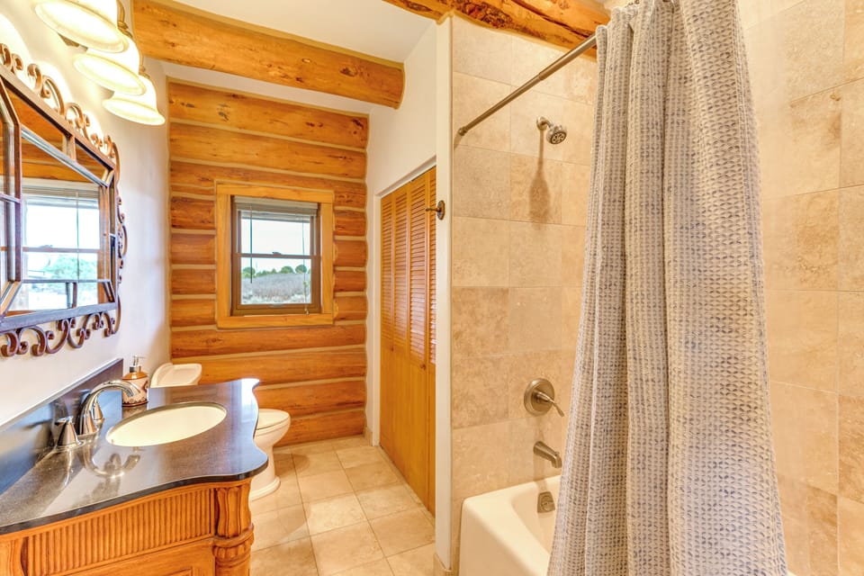 Full Bathroom | Towels Provided | 1st Floor