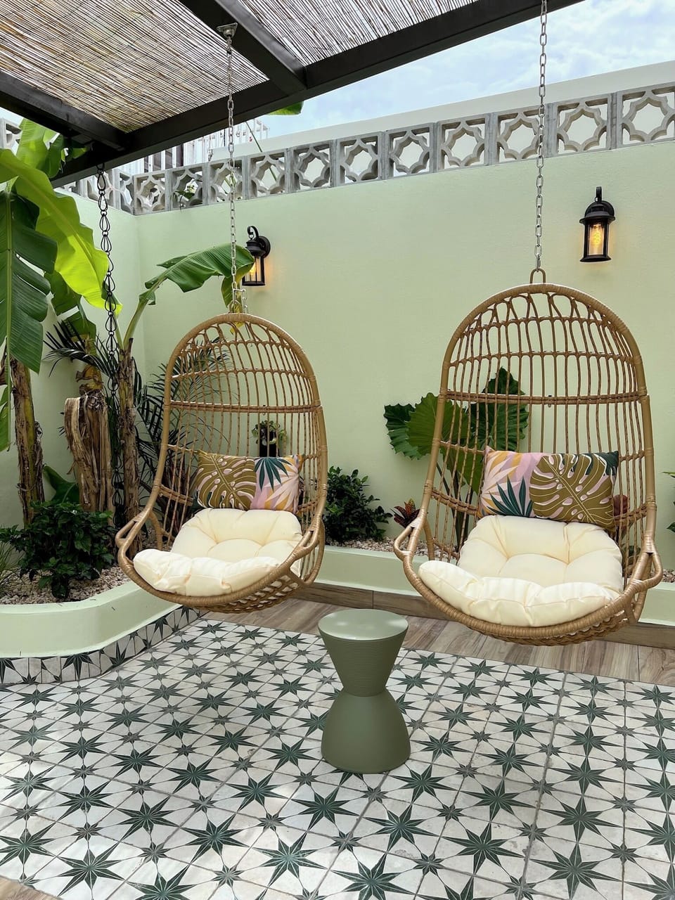 Jungle Bungalow Private Covered Patio