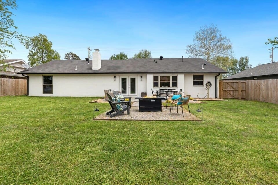 Relax and spend time outside in the private fully fenced backyard with a dining table and gas fire pit!