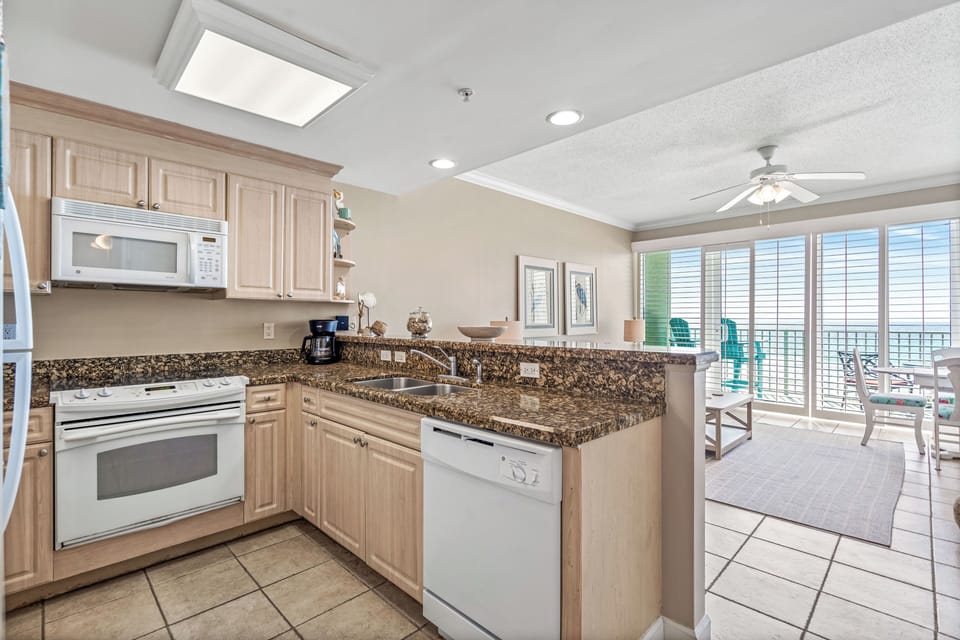 Fully stocked kitchen!