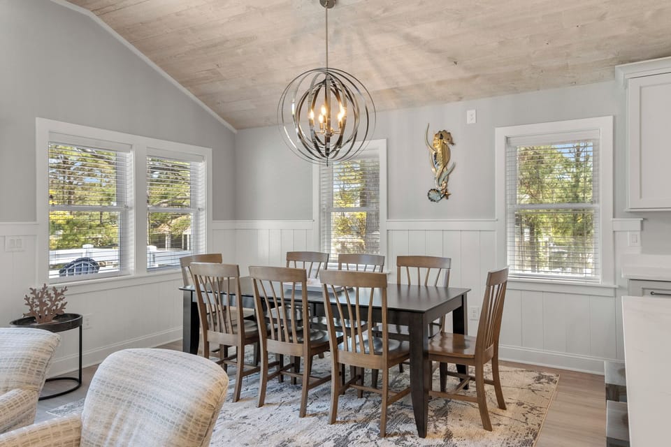 CL586: Modern Sound | Top Level Dining Area