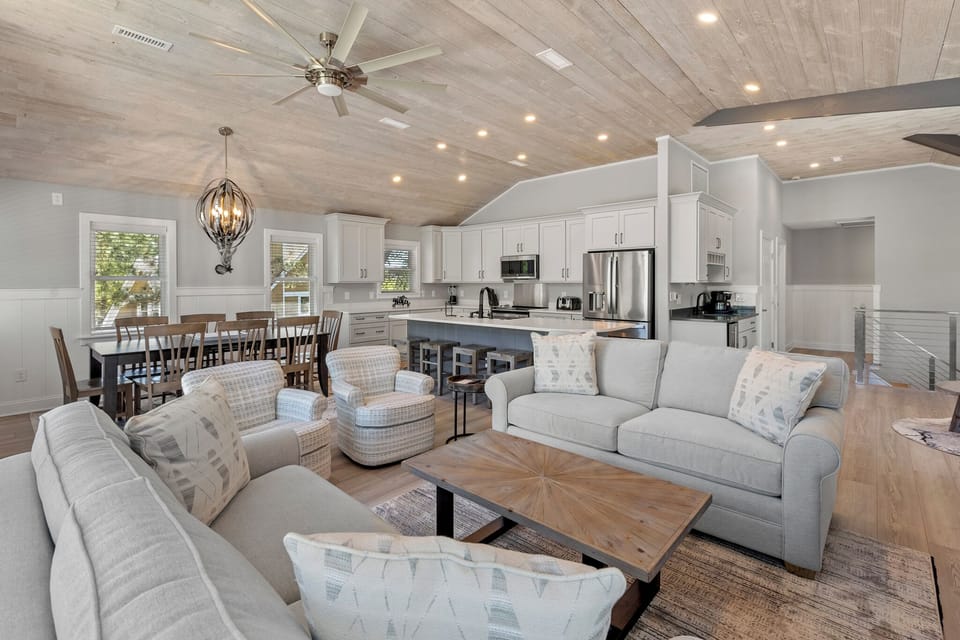 CL586: Modern Sound | Top Level Living Area
