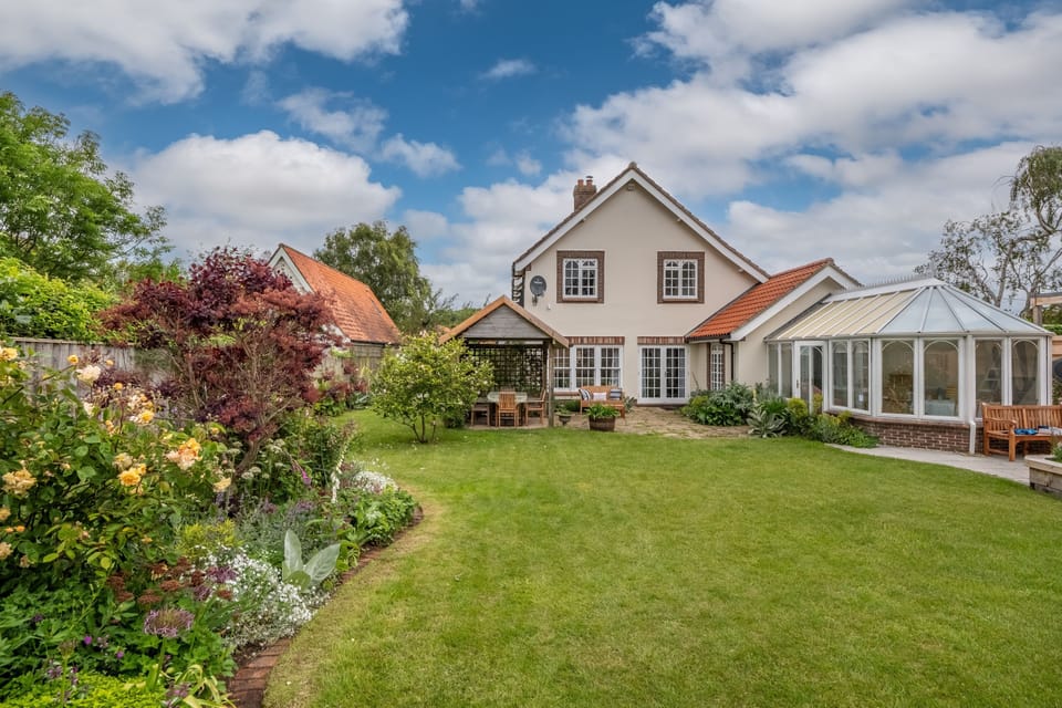 Perrystone Cottage, Burnham Market: Fully enclosed garden