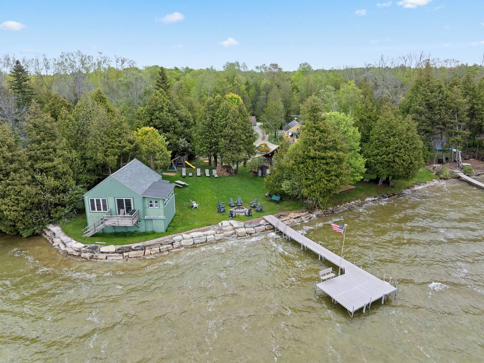 Water's Edge- Shared dock and property with other cabins!