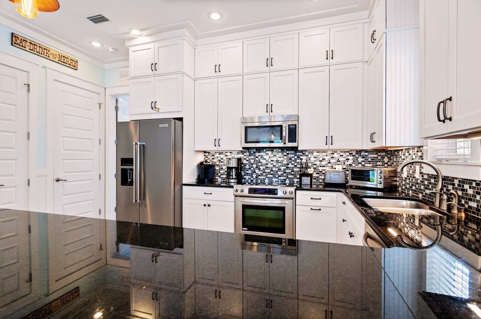 Full Size Kitchen at Your Service!