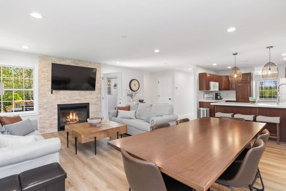 Open main floor with living room, dining area, and kitchen