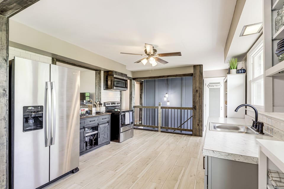 Kitchen | Main Level | Keurig & Drip Coffee Makers | Blender | Cooking Basics