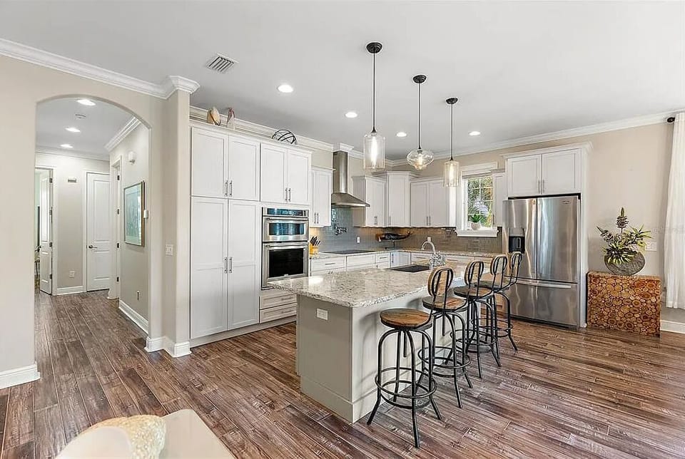 Kitchen with large island
