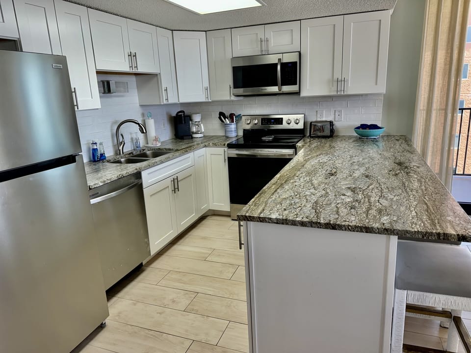 Beautiful, nicely stocked coastal kitchen!