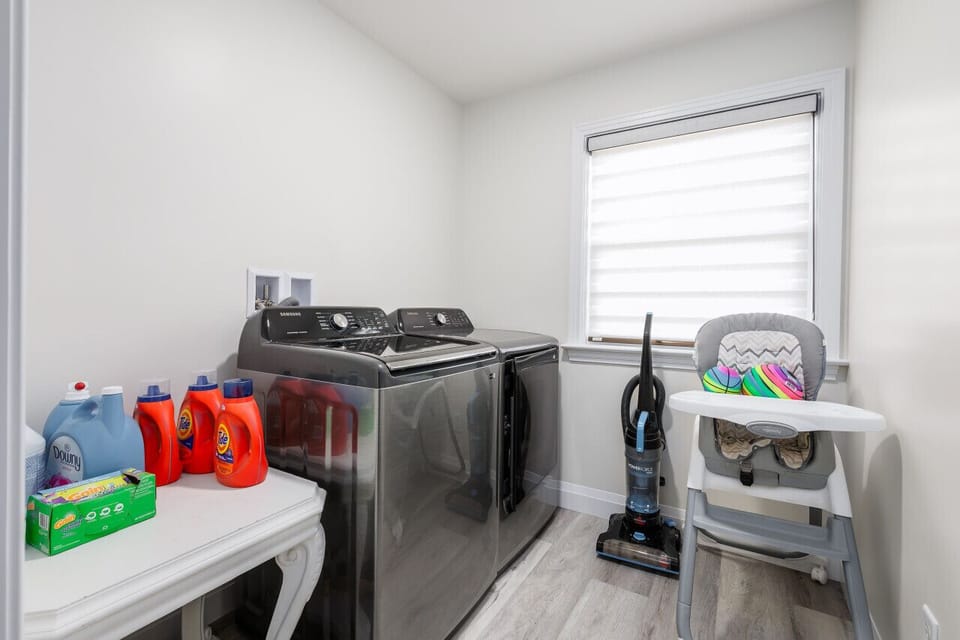 Laundry room, main floor
