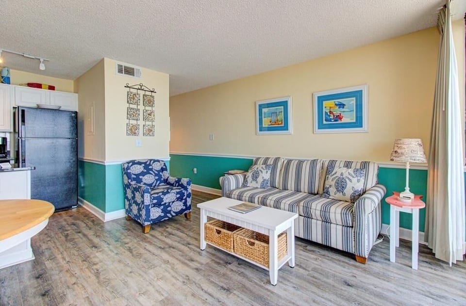 Atlantic Towers 1003-large-005-025-Main Living Area-1500x986-72dpi