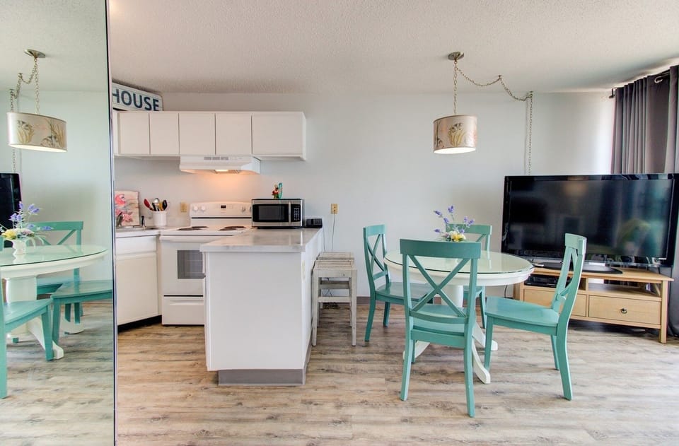 Atlantic Towers 706-print-009-073-KitchenEating Area-4200x2760-300dpi