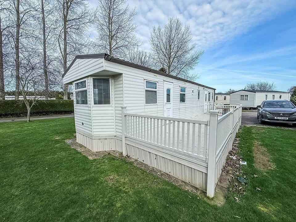Treat your loved ones to a dog friendly mini break at Southview Holiday Park Lincolnshire, close to the thrills of Fantasy Island Skegness, and unwind outside of a cosy caravan with decking.