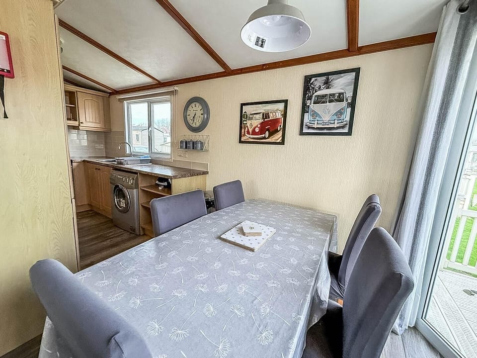 Discover the perfect romantic getaway in the UK at Parkdean Resorts Southview Holiday Park Skegness, just a short drive from the stunning Skegness beach in Skegness, Lincolnshire, United Kingdom.