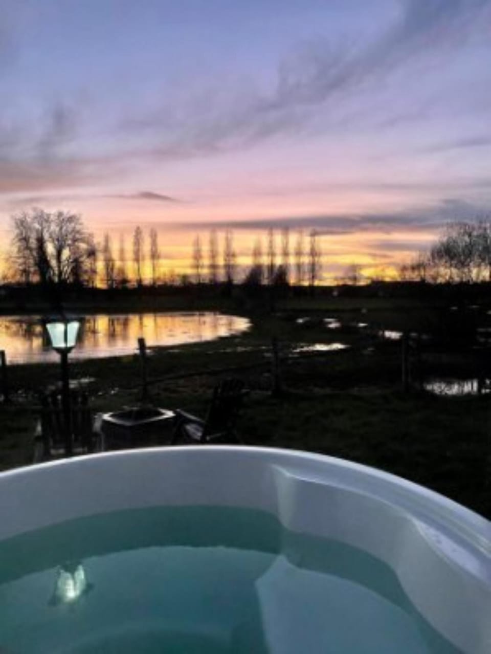 Outdoor spa tub