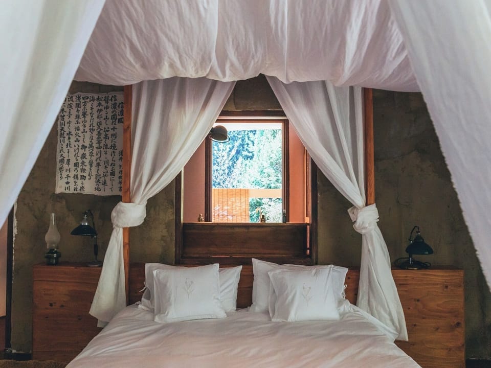 ・[Rose View] Double room for 1 to 2 people. Please use it with friends or couples.
