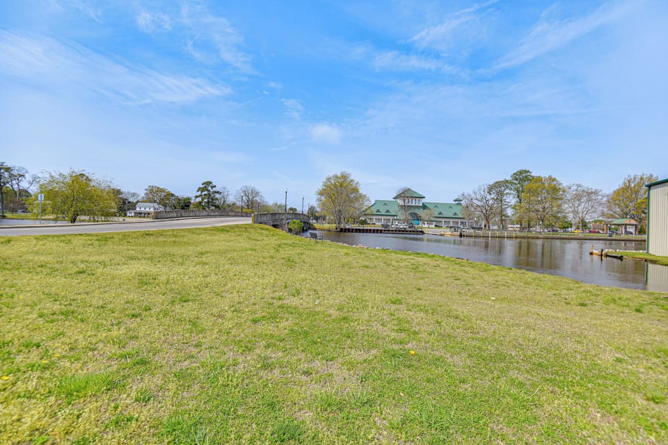 Downtown | 0.5 Mi to Pasquotank River