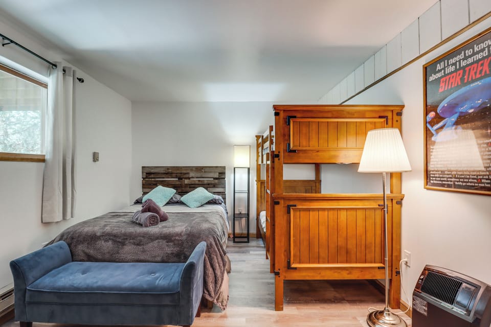 Bedroom 4 | Full Bed | Twin Bunk Bed | Pack 'n Play | 1st Floor